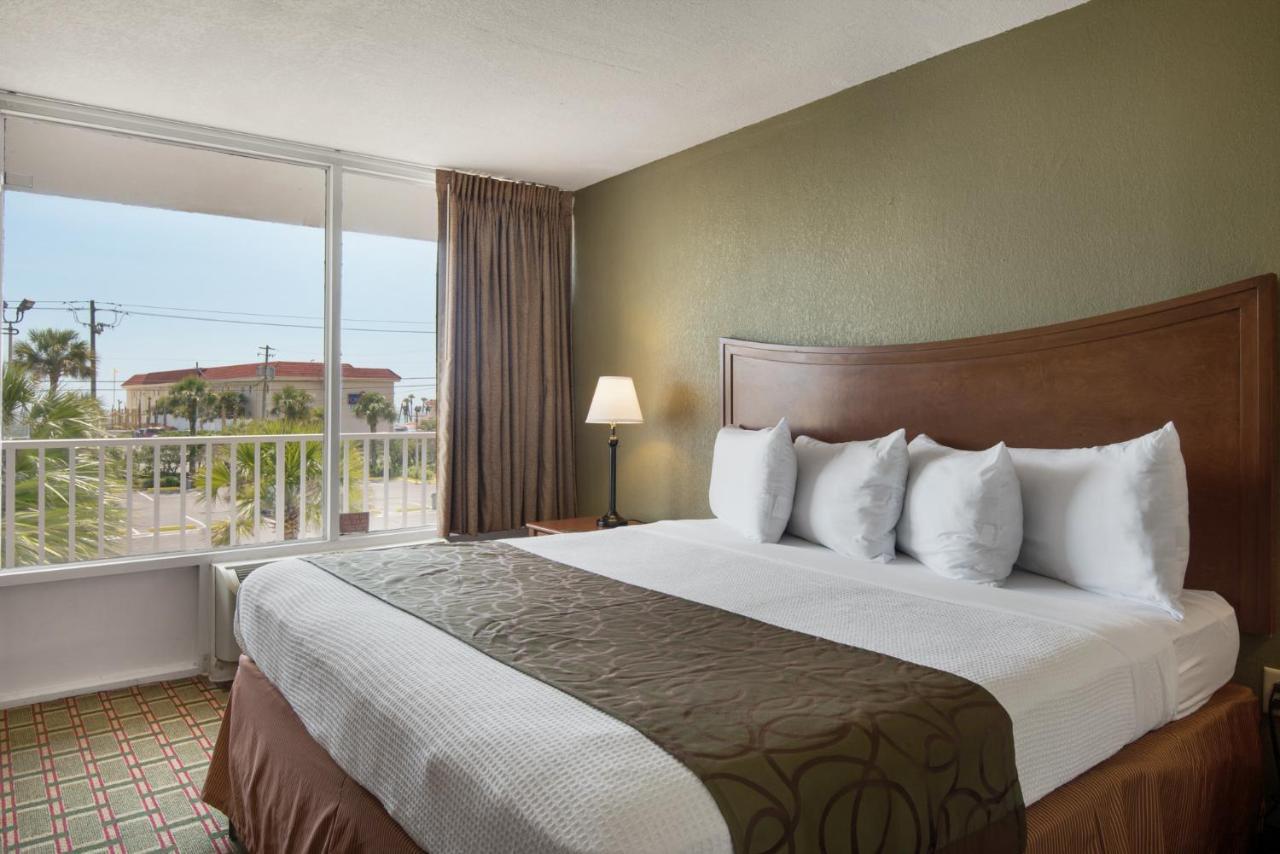 Baymont By Wyndham Panama City Beach Exterior foto