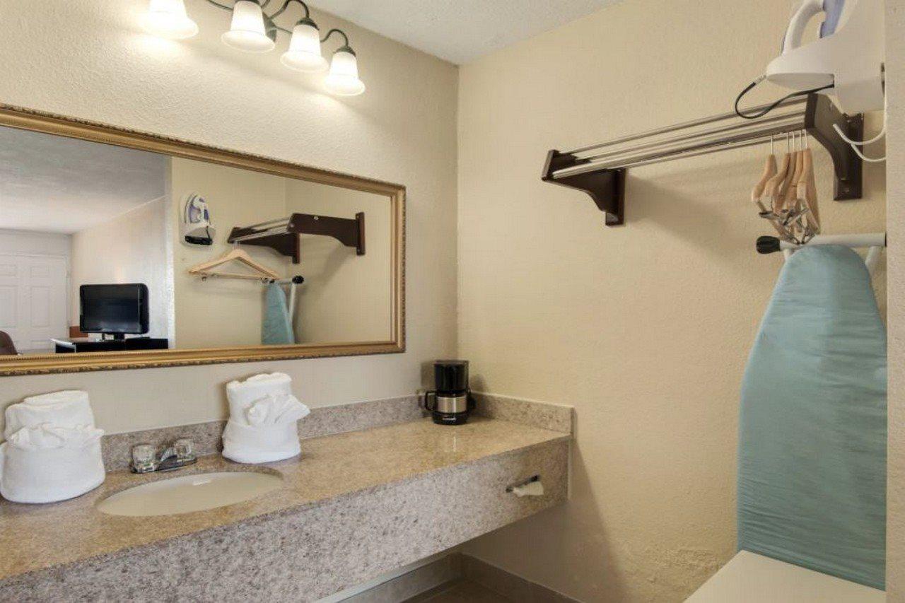 Baymont By Wyndham Panama City Beach Exterior foto