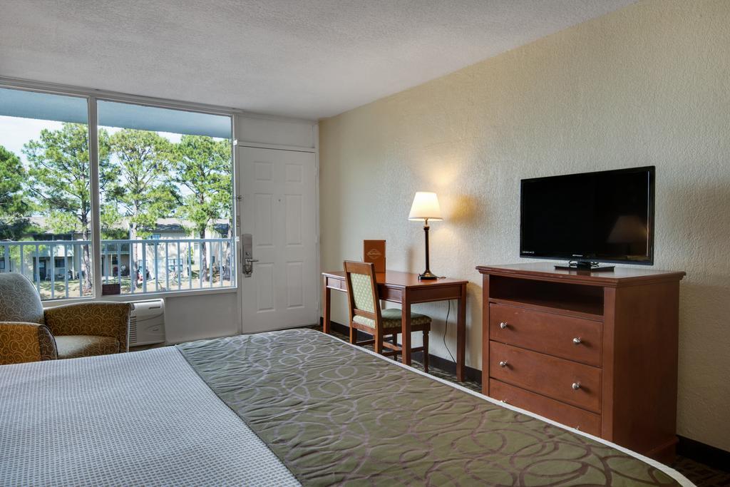 Baymont By Wyndham Panama City Beach Exterior foto